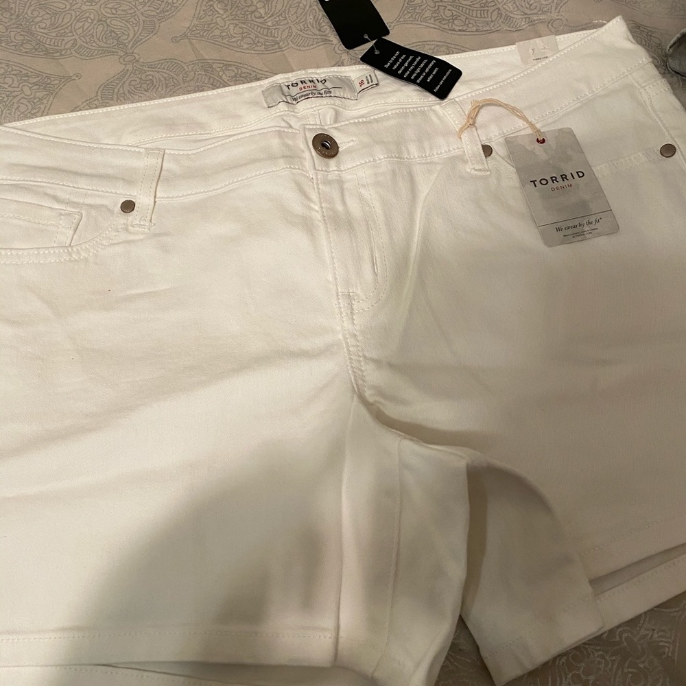 White denim short